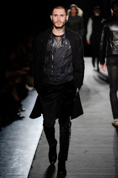Look 32